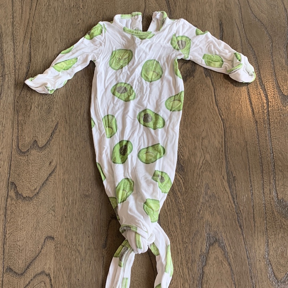 Angel dear 0 to 3 months babyknotted gown.